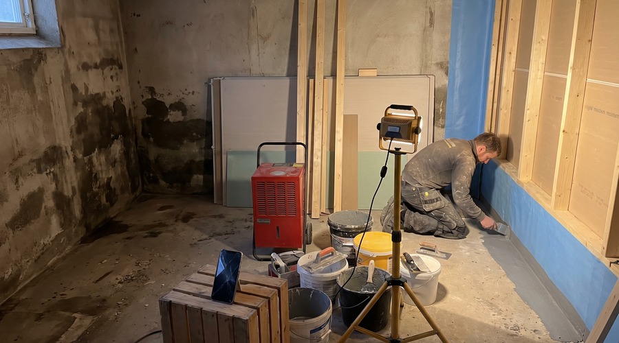 Fuktsäker källarrenovering – dränera, isolera eller renovera invändigt först?